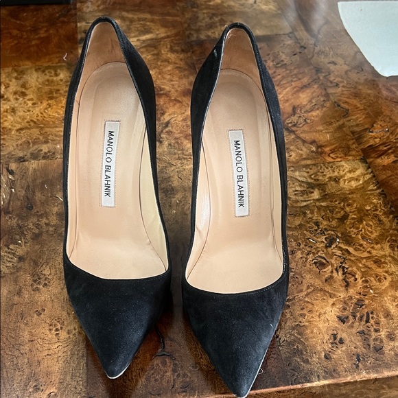 Manolo Blahnik Classic Black Heels - Picture 1 of 6